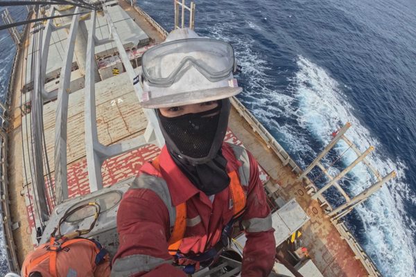 Sĩ quan tàu biển lương 67 triệu đồng, giữa biển không biết "tiền để làm gì"