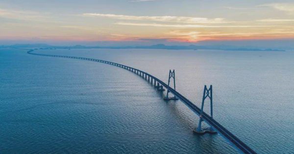 Siêu cầu dài nhất thế giới, vượt cả quãng đường Hà Nội – Hạ Long: Huy động 10.000 người dựng trong 3 năm, sử dụng hơn 4.500 dầm bê tông nặng tới 900 tấn