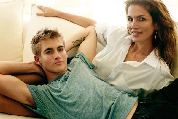 Siêu mẫu Cindy Crawford suy sụp vì cái chết đột ngột của con trai ở tuổi 27