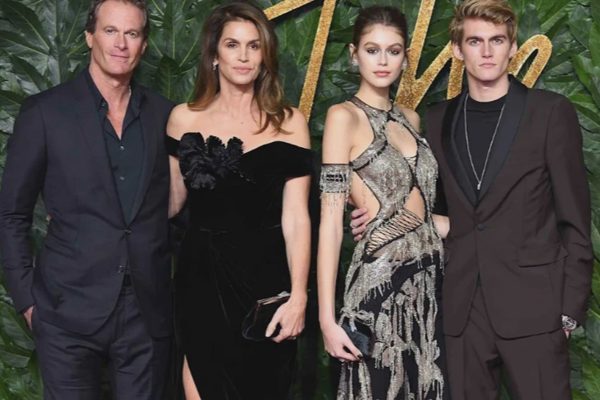 Siêu mẫu Cindy Crawford trải lòng về nỗi đau con trai qua đời ở tuổi 27