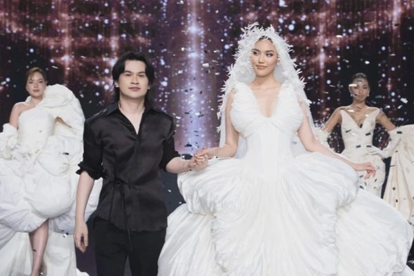Siêu mẫu Lan Khuê tái xuất làm vedette vì lời hứa cách đây 15 năm