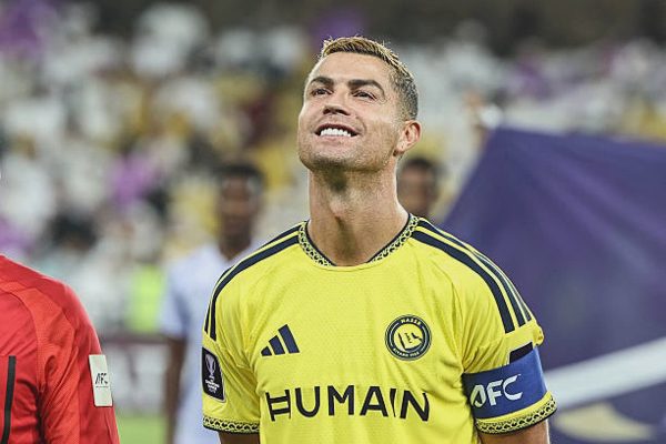 Siêu máy tính dự đoán thời điểm Ronaldo đạt cột mốc 1.000 bàn thắng