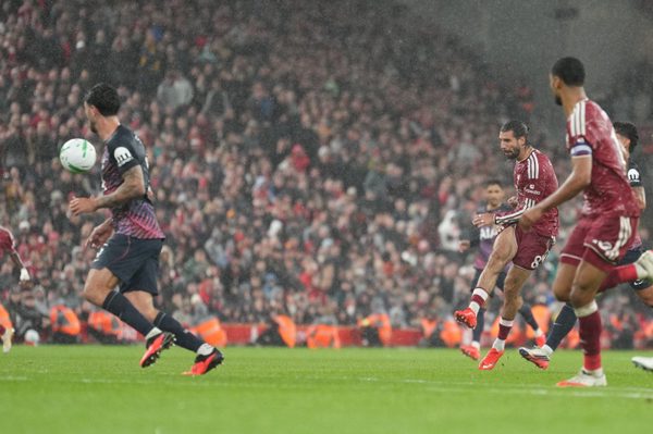 Siêu phẩm của Szoboszlai nhấn chìm Tottenham ở Cúp Liên đoàn Anh