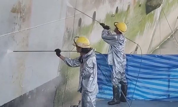 Siêu tàu sân bay Mỹ được tẩy rỉ sét, tảo biển ở Thái Lan