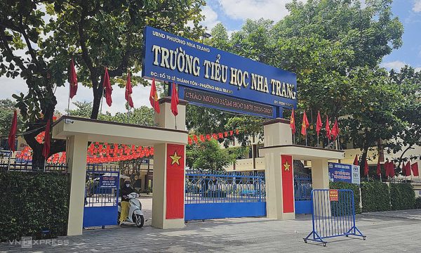 'Siêu trường' hơn 10.500 học sinh, 13 hiệu phó sau sáp nhập