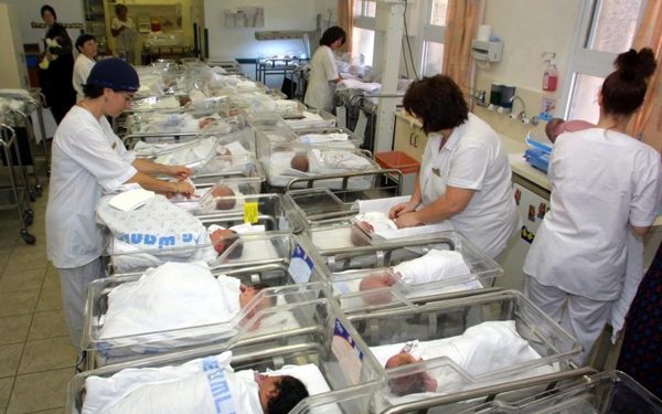 Sinh con sau tuổi 40: Y học tiến bộ nhưng khó vượt giới hạn sinh học