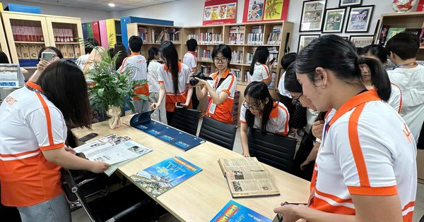 Sinh viên HUFLIT hào hứng tham quan, giao lưu tại Báo Thanh Niên