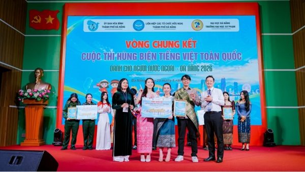 Sinh viên Lào, Campuchia kể chuyện “Những ngôi chợ bên dòng Mê Kông” bằng tiếng Việt