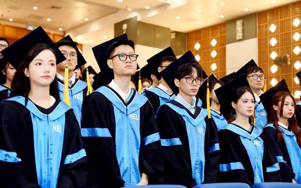 Sinh viên tốt nghiệp xuất sắc còn nhiều hơn loại giỏi, có thực chất?