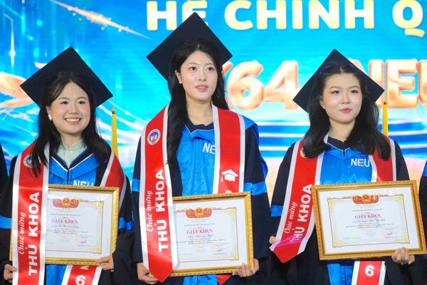 Sinh viên tốt nghiệp xuất sắc nhiều hơn loại khá, việc đánh giá có dễ dãi?