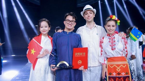Sinh viên Việt Nam xuất sắc đoạt giải quán quân cuộc thi tiếng Trung toàn thế giới