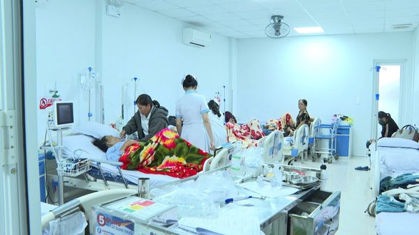Số ca nghi độc sau khi ăn bánh mì ở Quảng Ngãi tăng lên 105 người