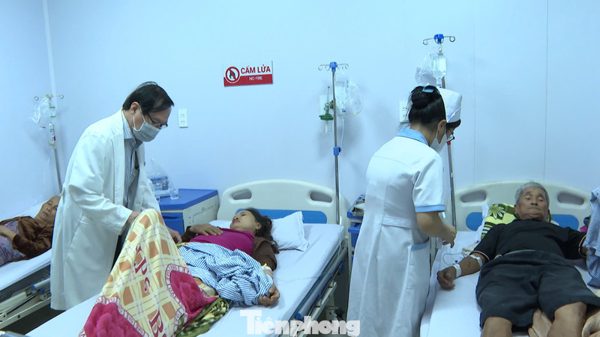 Số ca nghi ngộ độc bánh mì tăng lên 135, Quảng Ngãi chỉ đạo khẩn điều tra nguyên nhân