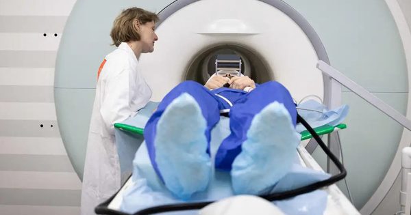 Số ca ung thư gia tăng ở nhóm người trẻ, các chuyên gia nói gì?