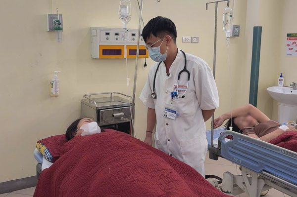 Số công nhân may mặc nhập viện nghi ngộ độc thực phẩm tăng lên 174