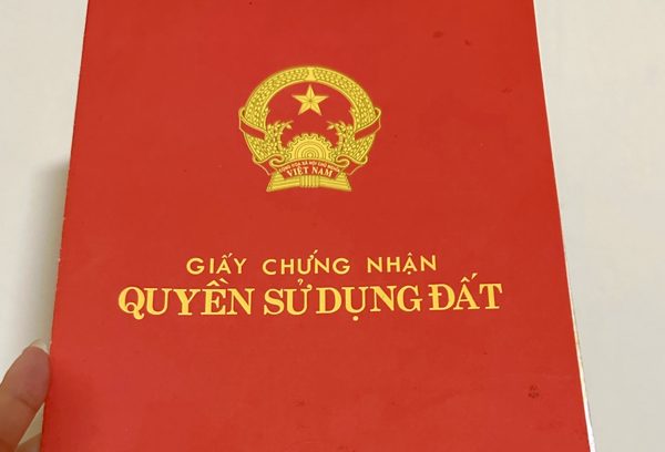 Sổ đỏ sai năm sinh, người đứng tên đã mất: Có phải đính chính mới được sang tên?