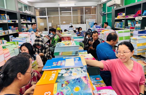 Sở GD&ĐT TPHCM lý giải sách giáo khoa cung vượt cầu nhưng học sinh vẫn thiếu
