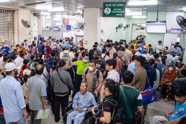 Số lượt khám tăng kỷ lục, hai bệnh viện lớn nhất TPHCM vận hành như thế nào?