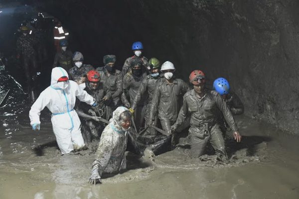 Số người mất tích sau lũ quét ở Nepal vượt 6.000
