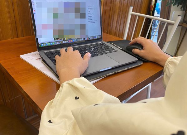 Sợ sót tin nhắn công việc, dân văn phòng trằn trọc đến 3-4h sáng