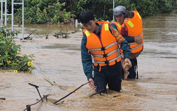 Sơ tán nhiều hộ dân ở Lâm Đồng vì ngập lụt sau mưa lớn