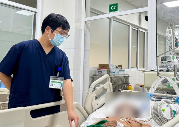 Sốc nhiễm khuẩn, suy đa tạng sau bữa tiết canh