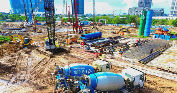 Soi tiến độ siêu dự án nằm tại khu đô thị "nhà giàu" có giá đất đắt đỏ bậc nhất Thủ đô, chỉ cách Hồ Tây vài phút di chuyển, sát công viên gần 70ha, kết nối loạt tuyến metro