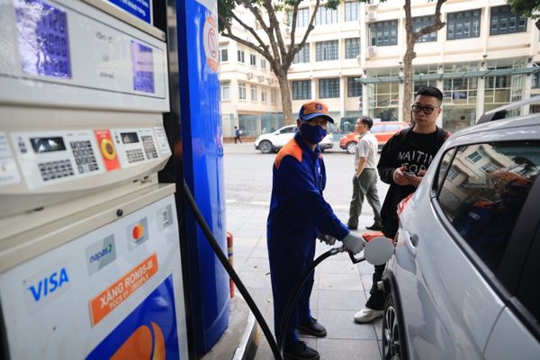Sớm trình Chính phủ dự thảo nghị định mới về kinh doanh xăng dầu