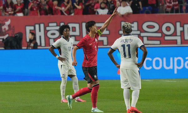 Son Heung-min ghi tuyệt phẩm sút phạt cho Hàn Quốc