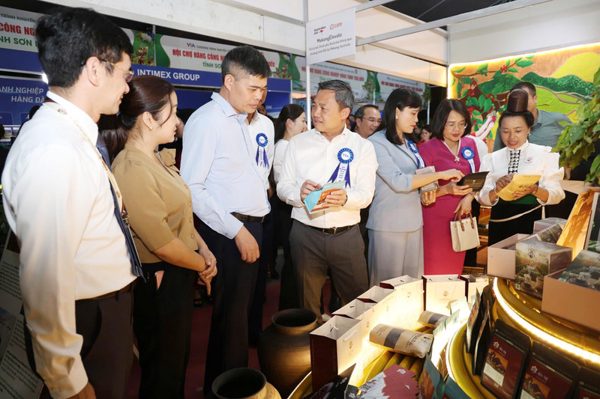 Sơn La: Kết nối thị trường, quảng bá nông sản tại hội chợ hàng công nghiệp nông thôn