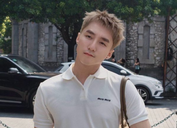 Sơn Tùng đăng ảnh làm náo loạn bốt Hàng Đậu