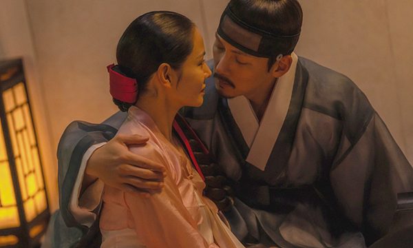 Son Ye Jin diễn mối tình tay ba trong phim 19+