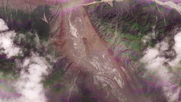 Sông băng sụp đổ có thể gây ra trận lũ như phim thảm hoạ ở biên giới Nepal