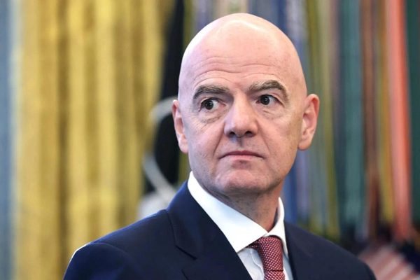 Sóng gió bủa vây chủ tịch FIFA Infantino