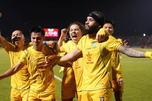 Sông Lam Nghệ An cầm chân Công an Hà Nội, giữ nguyên thành tích bất bại