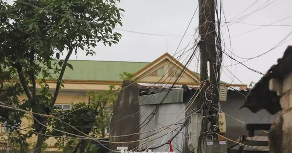 Sống thấp thỏm ở khu tập thể xuống cấp nghiêm trọng