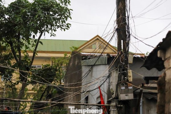 Sống thấp thỏm ở khu tập thể xuống cấp nghiêm trọng