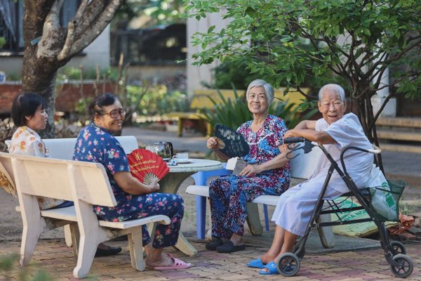 Sống trăm tuổi nên đầu tư thế nào?