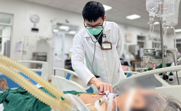 Sốt 38°C, bệnh nhân cúm A vẫn rơi vào suy hô hấp nặng, phải thở máy
