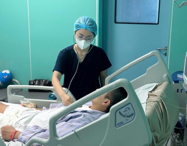 Sốt cao vài ngày, nam thanh niên 23 tuổi nguy kịch vì sốt xuất huyết