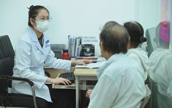 Sốt xuất huyết bùng mạnh, nhiều ca tử vong ở người có bệnh nền