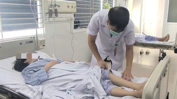 Sốt xuất huyết dễ nhầm cảm sốt, người có bệnh nền cần đặc biệt lưu ý
