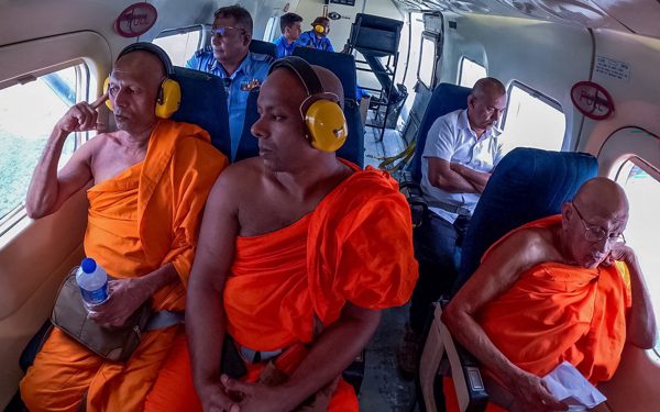 Sri Lanka thỉnh 3 nhà sư 'bay lên trời' cầu mưa cứu đất nước, chuyện lạ lập tức xảy ra