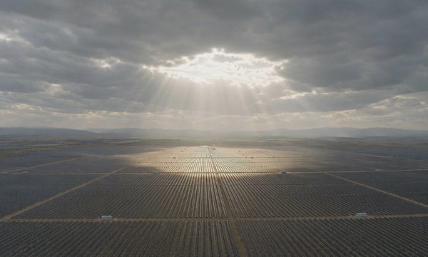 Startup phát triển drone xua mây khỏi trang trại điện mặt trời