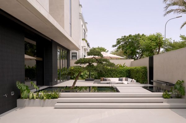 Sự đối lập tinh tế giữa riêng tư và cởi mở trong căn biệt thự 300m²