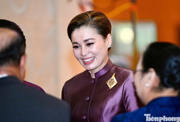 Sự nghiệp đặc biệt của Hoàng hậu Suthida