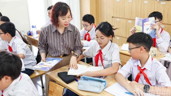 Sửa đổi chương trình, sách giáo khoa giáo dục phổ thông: Cần bắt đầu từ đâu?