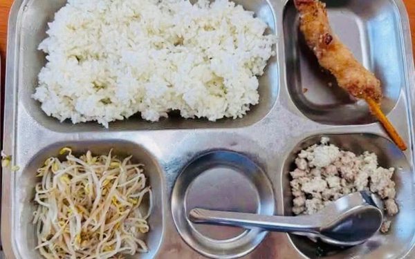 Suất ăn bán trú 40.000 đồng nhưng lèo tèo ít giá đỗ và thịt băm, lãnh đạo Hà Nội chỉ đạo kiểm tra