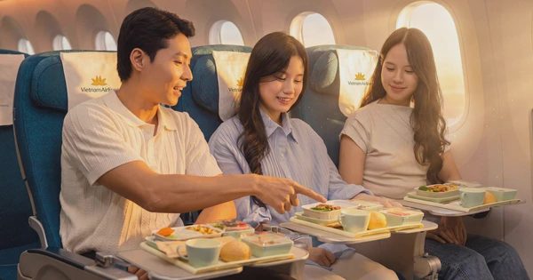 Suất ăn còn nguyên trên máy bay và bài toán lãng phí của hàng không xanh