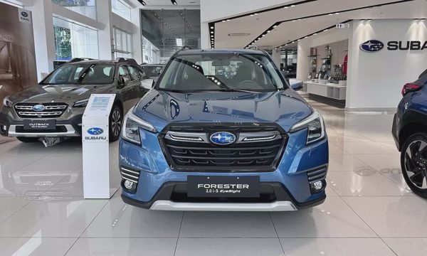 Subaru Forester khuyến mãi gần 400 triệu đồng